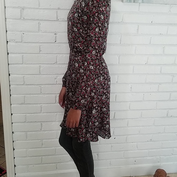 🌸LAST CHANCE! FOREVER 21 FLORAL DRESS🥀 - Picture 3 of 5